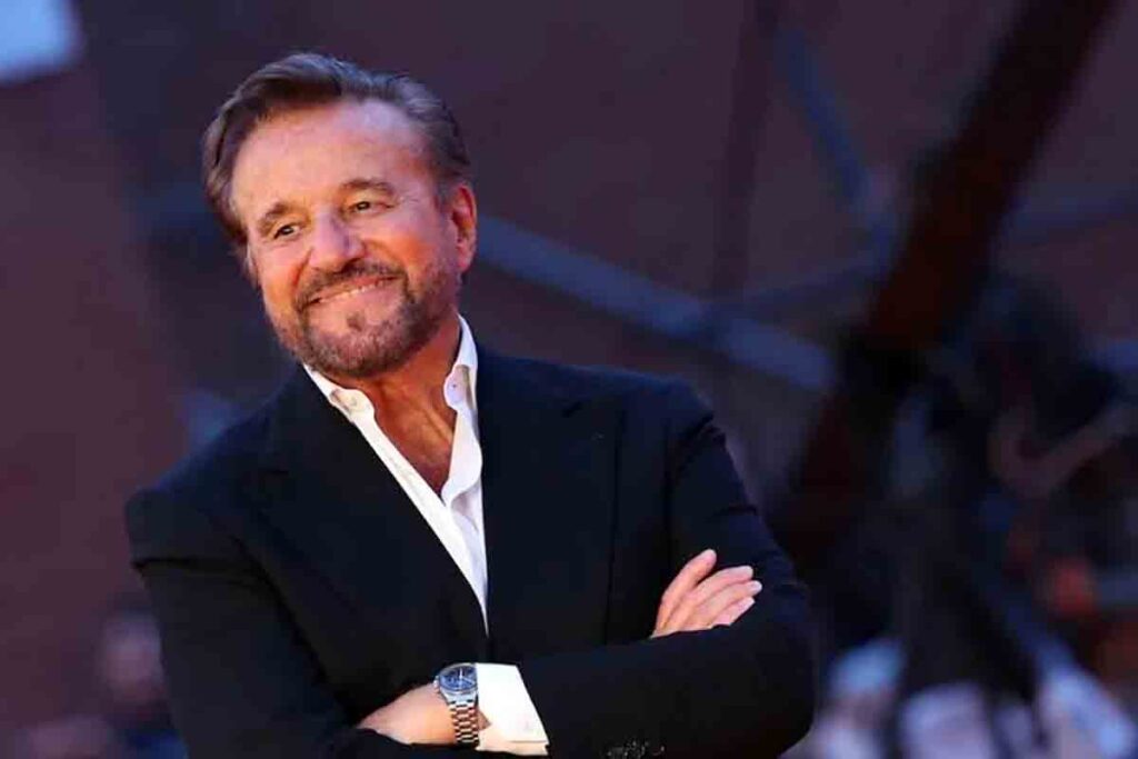 Agata Christian - Delitto sulle nevi: perché non potete perdervi la commedia gialla con De Sica e Lillo 3 In Agata Christian, potete vedere De Sica interpretare una versione di commedia molto diversa dal Cinepanettone, in un ruolo inedito